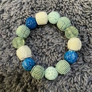 NWOT Pretty big beaded bracelet